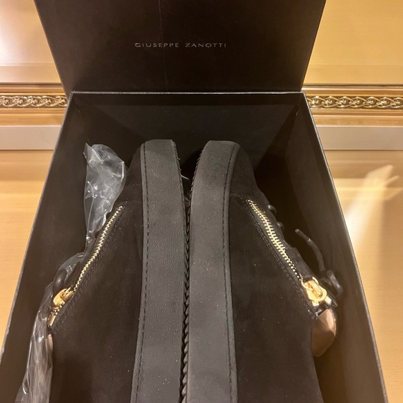 Giuseppe Zanotti Black Suede Low Top with Gold Trim Sneaker.Size 43.US Size 10 - Picture 6 of 7
